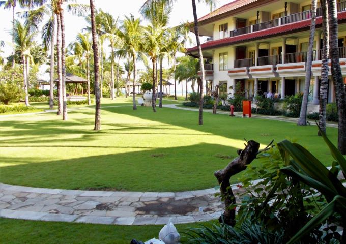 The resort has several accommodations, mostly set away from the sea.