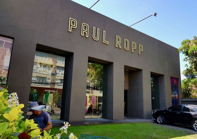 The international fashion boutique Paul Ropp has an outlet within walking distance of the resort.