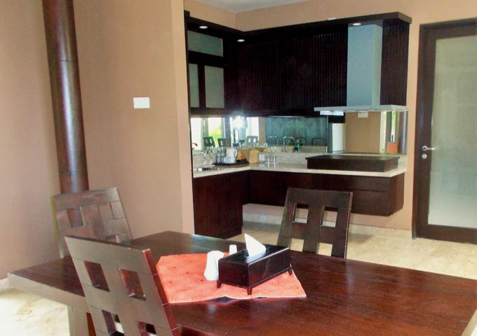 The well-furnished villas have a corner kitchen and a spacious dining room.