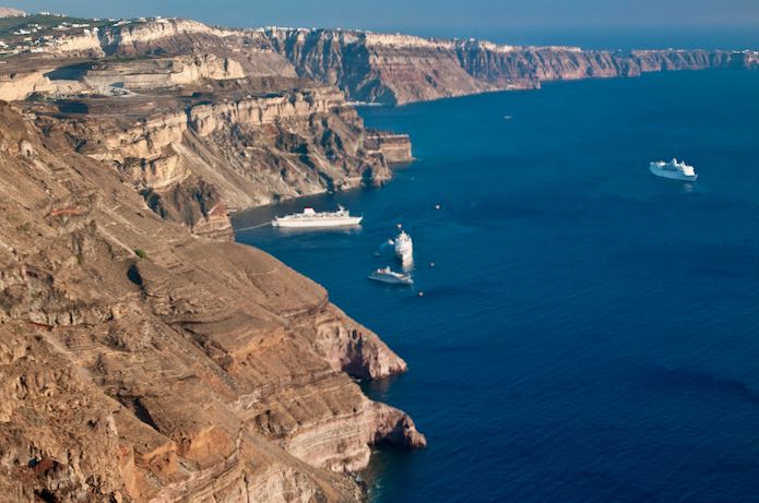 Helicopter transfer from Mykonos to Santorini.