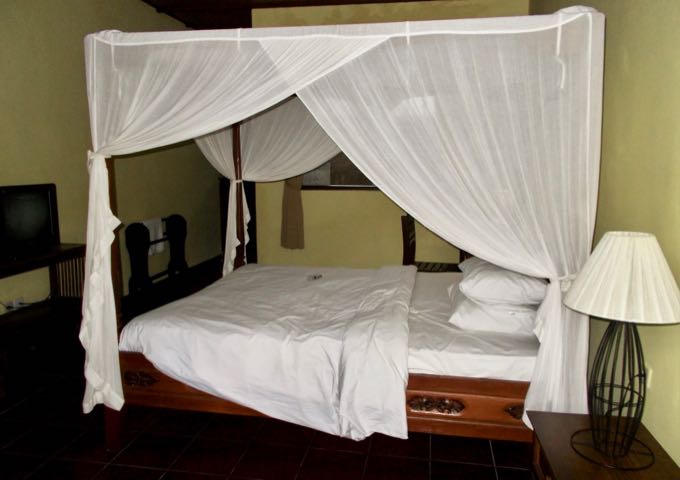 Room are furnished with elegant furniture such as 4-poster beds.