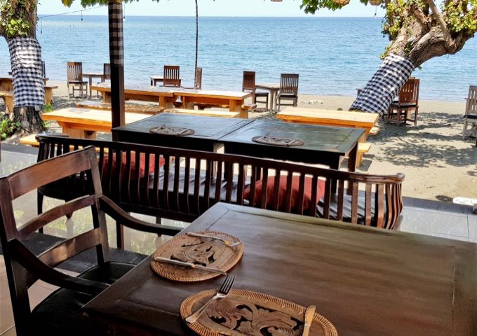 The resort restaurant offers a good menu of Indonesian and Western dishes along with sea views.