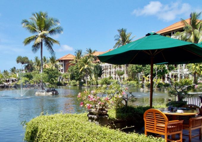 Restaurants offer mostly lagoon views.