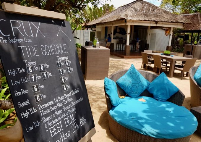 Veranda Lounge & Bar offers sea views.