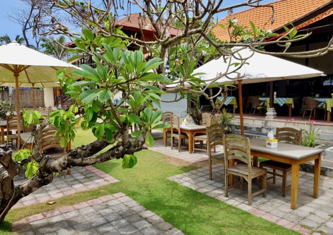Warung Yasa Segara café is very close to the resort via the beachside path.