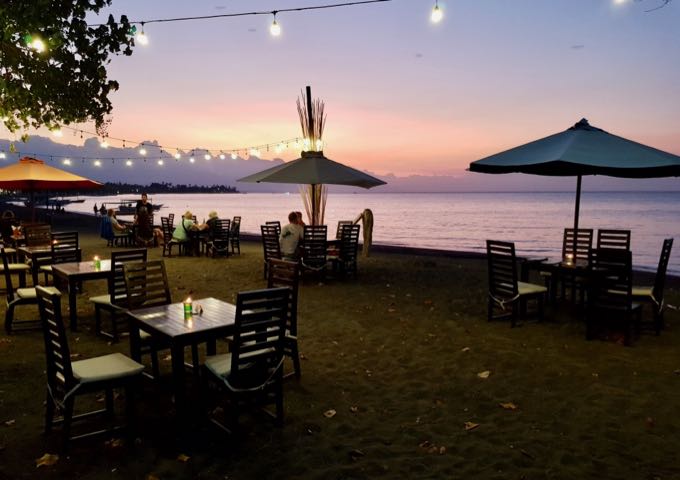 The Sea Breeze Lovina restaurant has an amazing romantic setting.