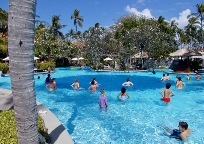 The family-friendly resort organizes several games and activities in the pools.