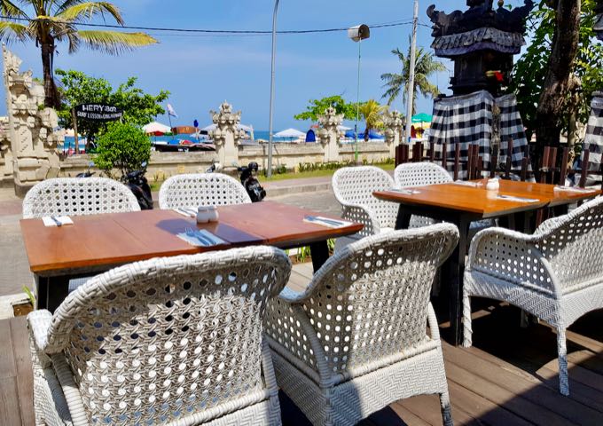 An Italian cafe, Mozzarella By The Sea, is a short walk from the resort.