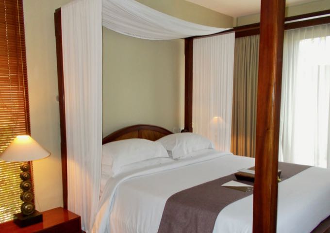 Many of the spacious suites feature 4-poster beds.