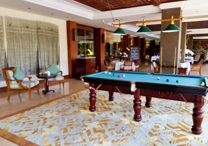 King Cole Bar at the reception plays jazz music in the evenings.