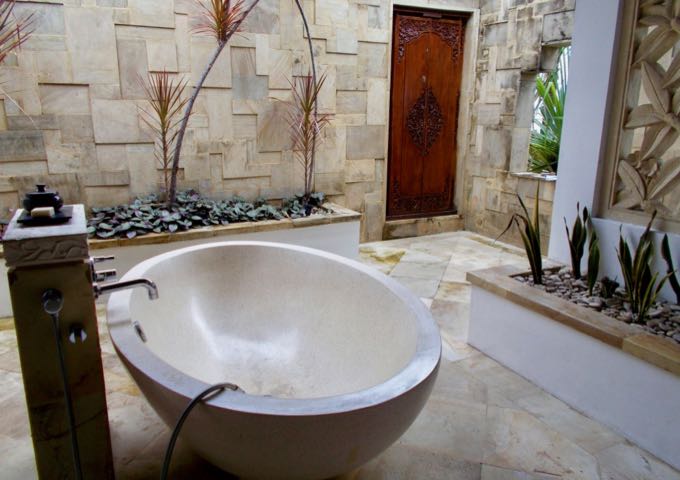 Villas comes with magnificent open-air bathrooms.