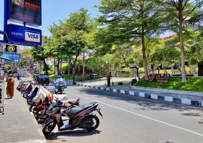 The hotel is located in a pleasant area of the relaxed region of Sanur.