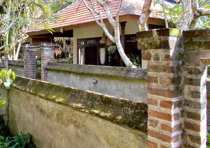 The older villas feature stone walls.