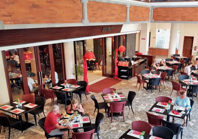 Sanur Harum Restaurant serves breakfast in the mornings and Chinese cuisine through the day.