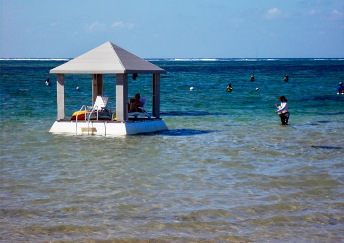 The floating gazebos for guests are a unique feature in Sanur.