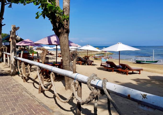 The beachside path leads to several food and souvenir stalls in both directions.