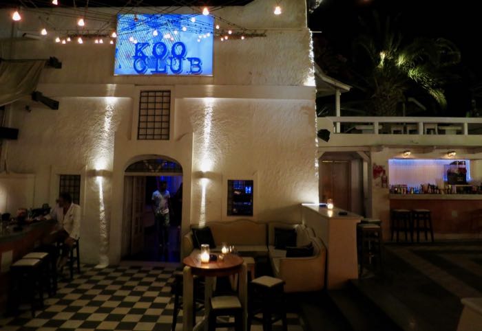 The best bars and clubs in Santorini.