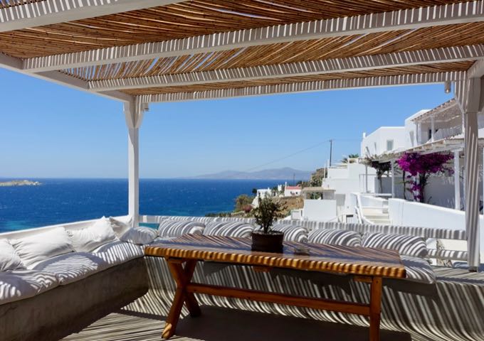 The lobby offers excellent views of the Aegean Sea and Bao’s Island (Mpaos).