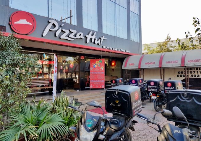 Another international brand, Pizza Hut, too has an outlet nearby.