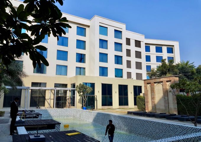 Review of Courtyard by Marriott in Agra, India.