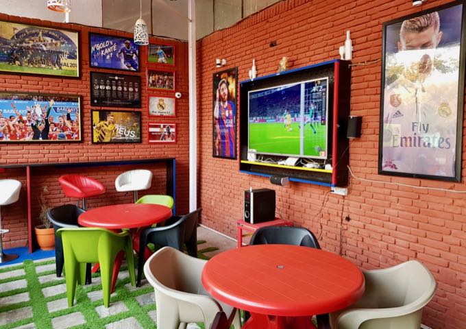 El Clasico café in Shilpgram complex nearby is very colorful.