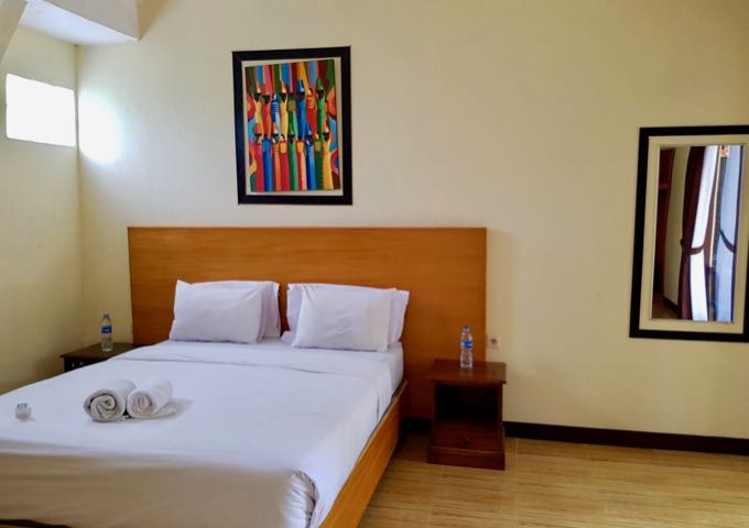 The spacious Standard Rooms are very colorful.