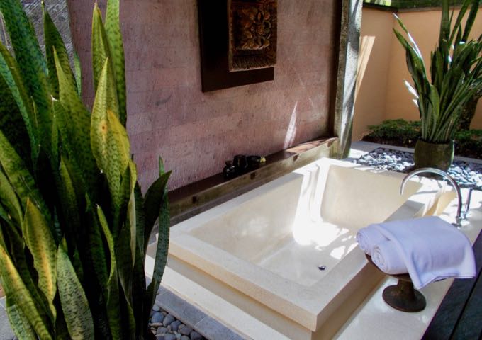 Pool Villas come with open-air bathrooms and sunken bathtubs.