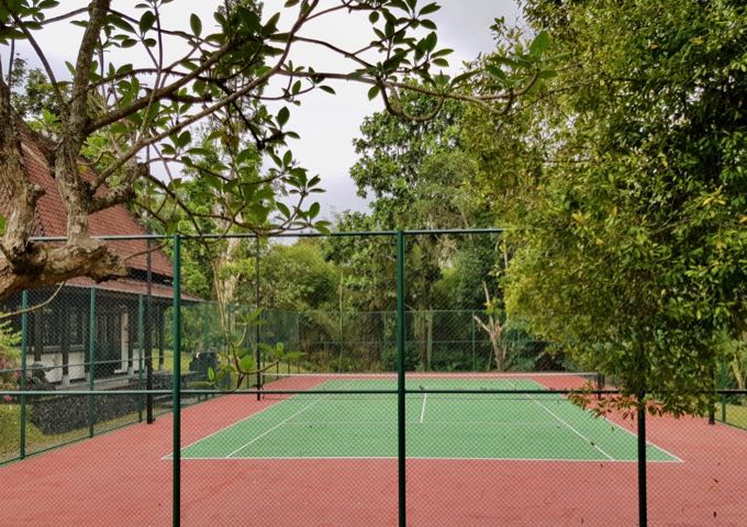 The resort also features a tennis court.