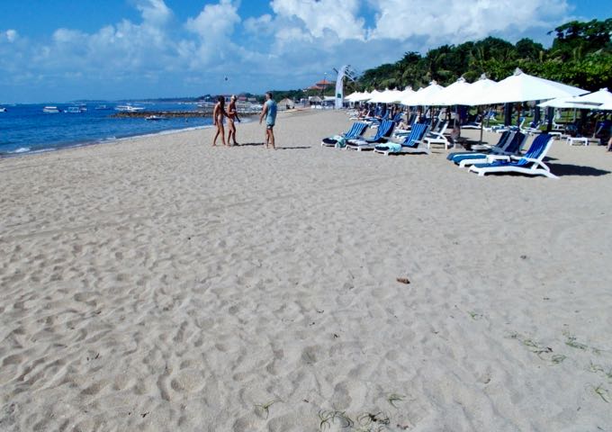 The resort faces an excellent and quiet beach.