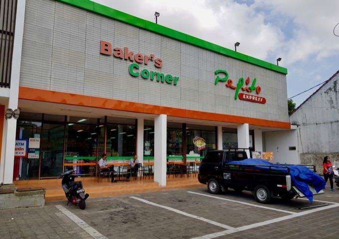 Pepito Express supermarket is within walking distance.
