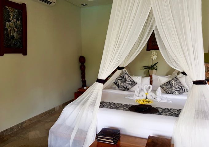 The spacious villas have lovely decor and furnishings.