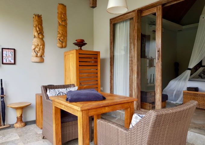 The villas have pleasing furniture and Balinese arts and crafts.