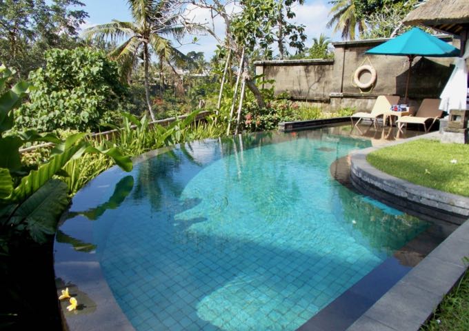 Some of the pool villas have large infinity pools.