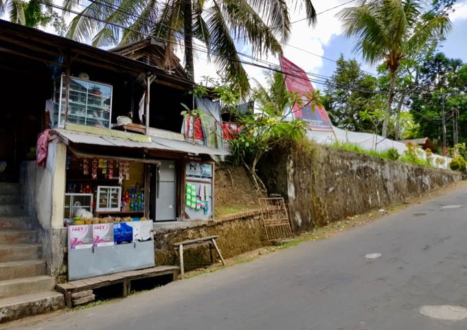 The resort is located northeast of Ubud, in a quiet region, with only a small shop in its access lane.