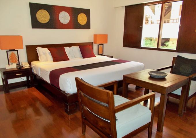 The large Deluxe Rooms have a contemporary decor.