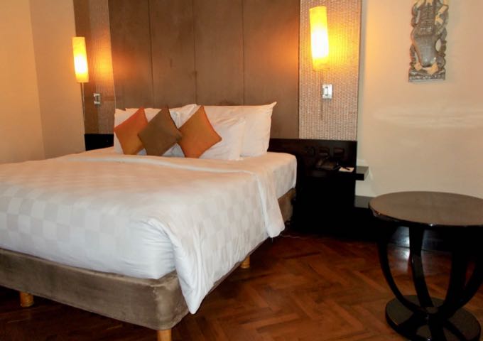 The spacious rooms have a colorful Balinese decor.