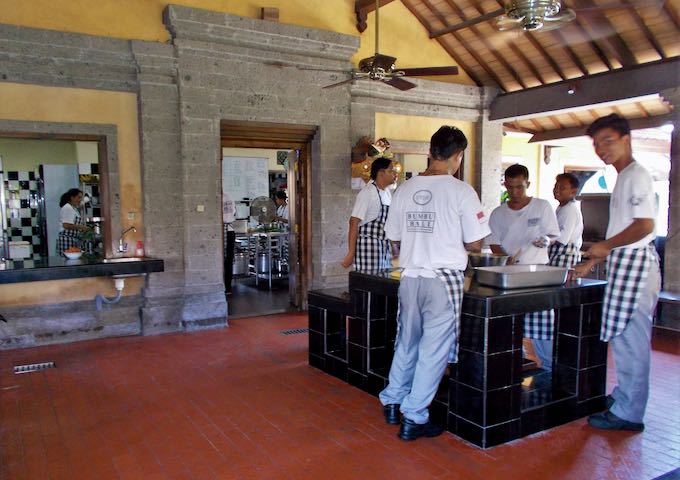 Cooking classes are sometimes held at the open-air kitchen/cafe.