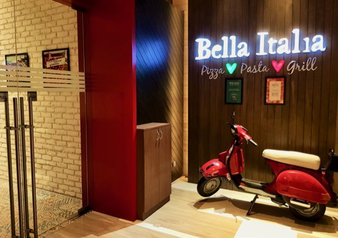 Bella Italia at Holiday Inn offers pizzas, pasta, and grills.