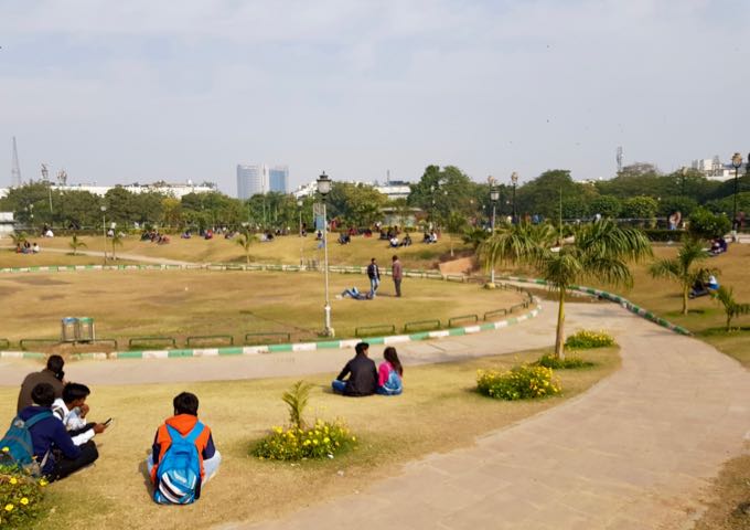 Central Park is in the center of Connaught Place.