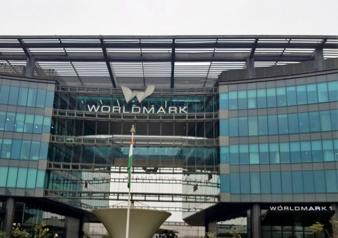 The Worldmark malls are just a few minutes away.