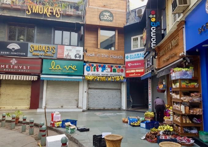 Khan Market features several popular restaurants and bars.