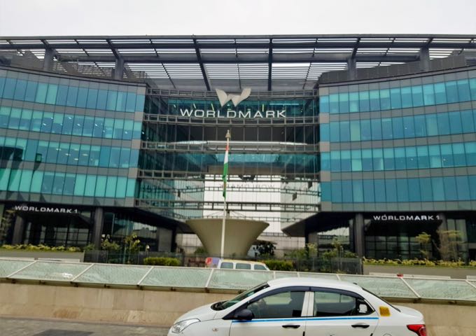 The Worldmark shopping malls are close by.