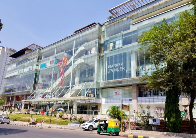 The 1MG-Lido Mall is close to the hotel.