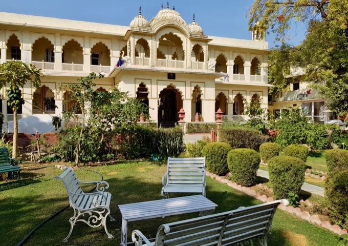 Review of Hotel Bissau Palace in Jaipur, India.