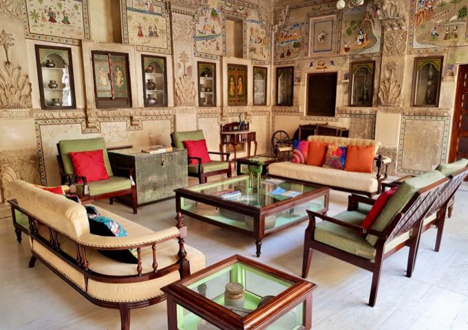Guest lounges feature old-fashioned furniture and colonial-era prints.