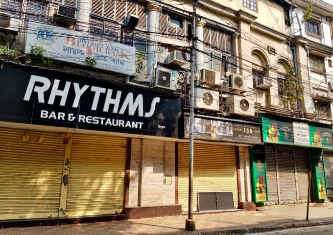 Rhythms Bar is a well-priced café/bar near the hotel.