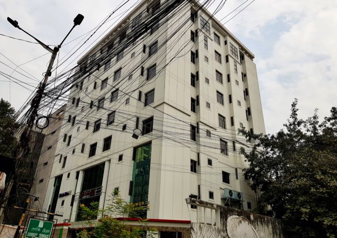 Review of The Senator Hotel in Kolkata, India.