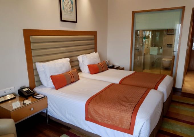 The spacious rooms have a pleasant decor and furnishing.