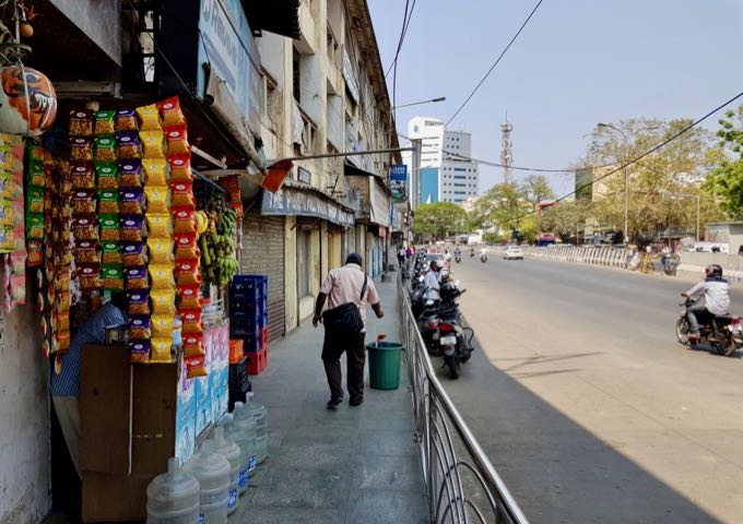 There are a few shops near the Courtyard Chennai hotel.