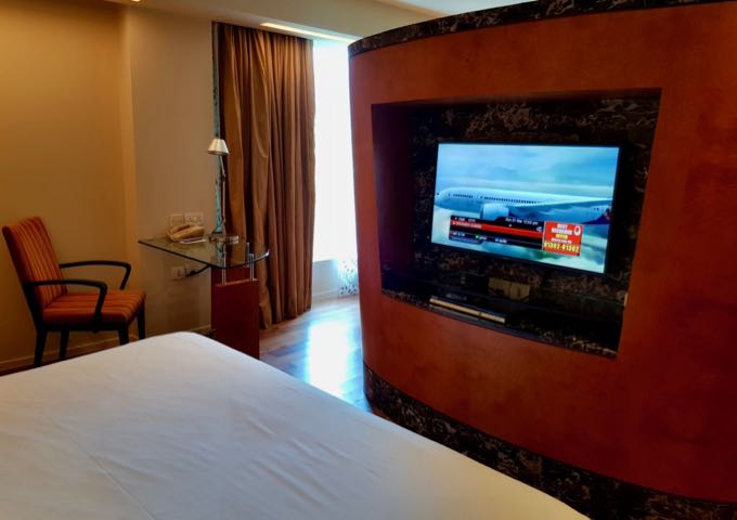 Suite come with 2 TV sets.